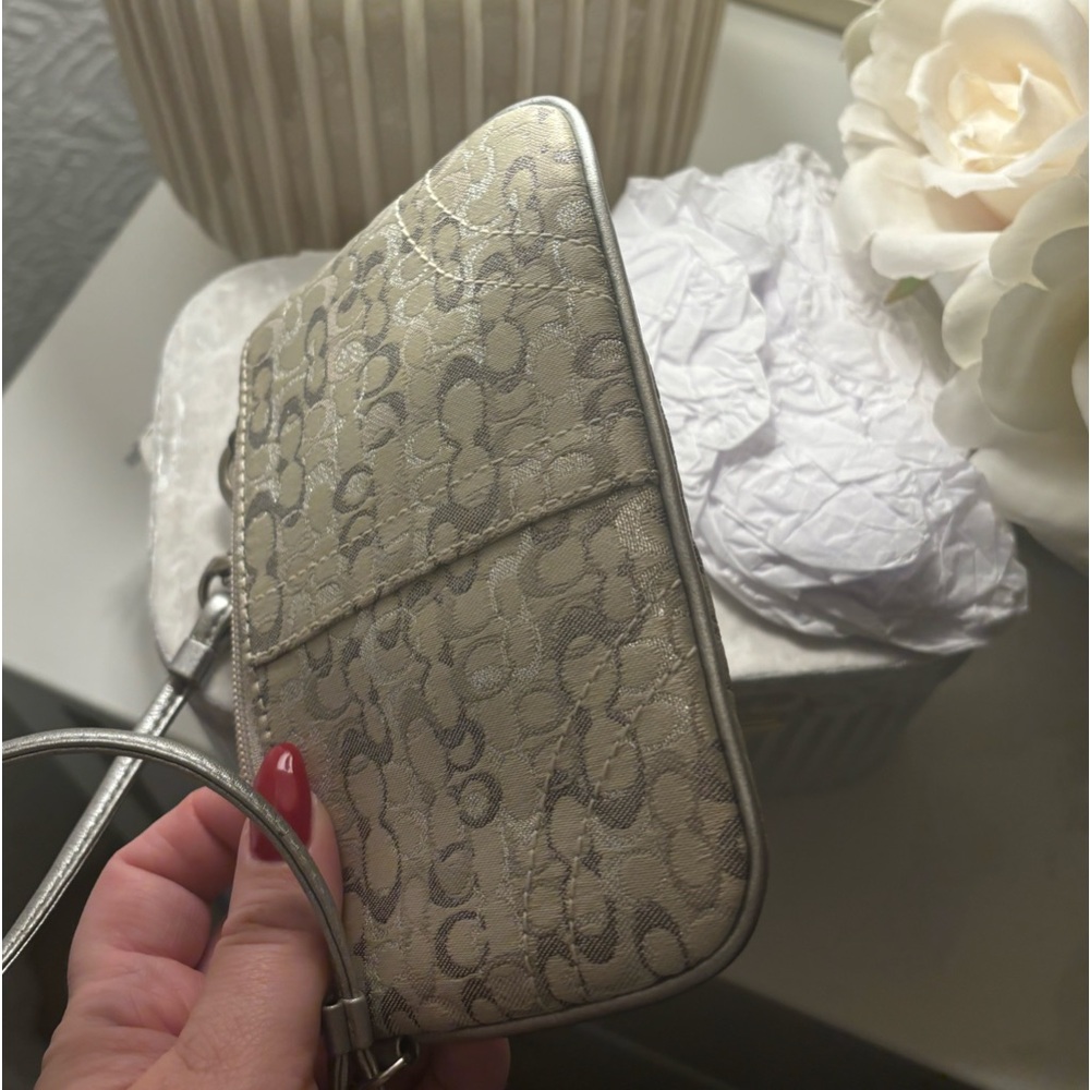Coach wristlet EUC